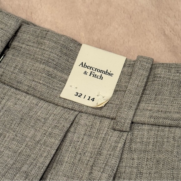 Abercrombie & Fitch Women's Slack Shorts - Picture 2 of 5